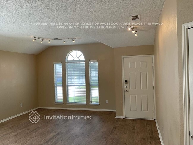 Building Photo - 614 St Eric Dr