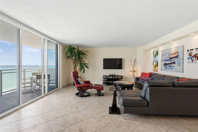 Building Photo - 2030 S Ocean Dr