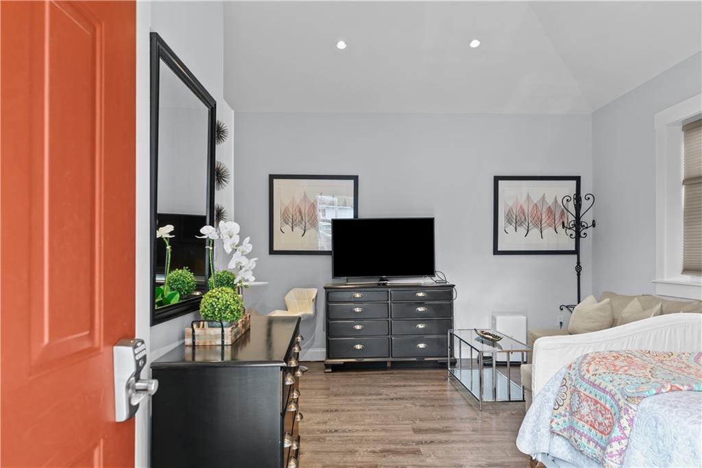 Primary Photo - 137 W Main Rd