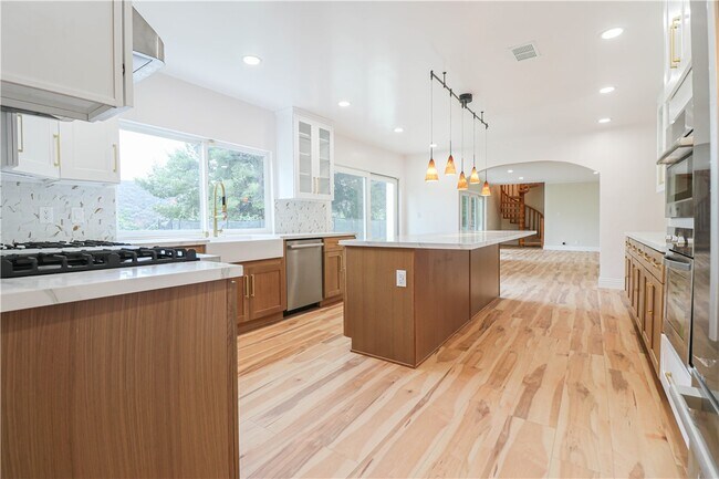 Building Photo - 16608 Park Ln Cir