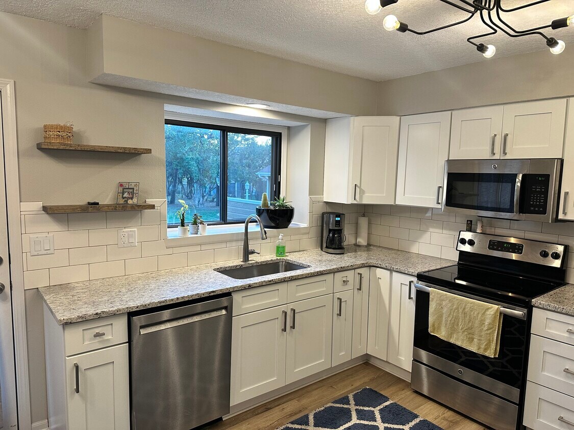 Foto principal - 2513 W 1st St