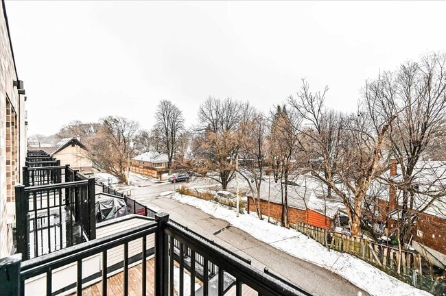 Photo du bâtiment - 2825 St Clair Av E