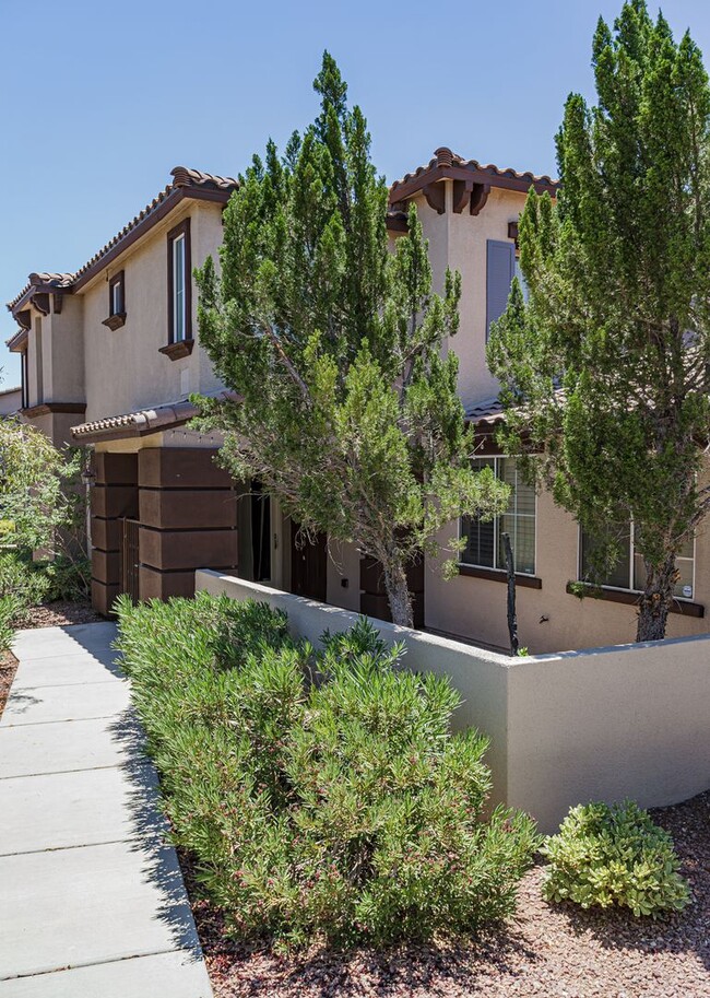 Building Photo - Townhome near Downtown Summerlin