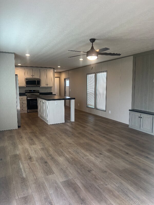 Building Photo - 2001 FM 1195