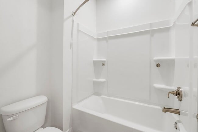 Building Photo - 147 Lake Park Cove