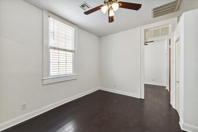 Building Photo - 3409 Chartres St
