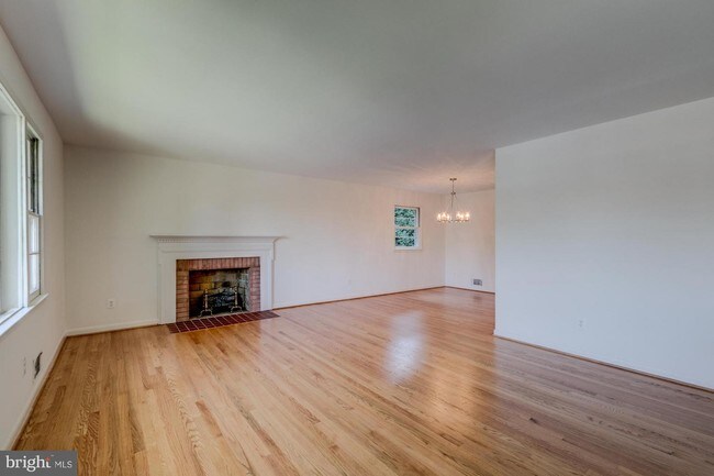 Building Photo - 2806 S Fern St