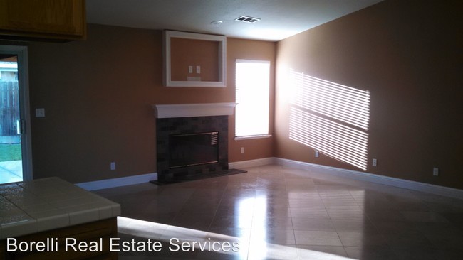Building Photo - 13751 Anacapa Ave