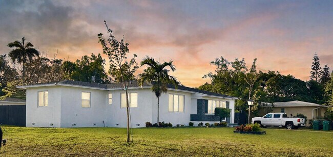 Building Photo - 13100 NW Miami Ct
