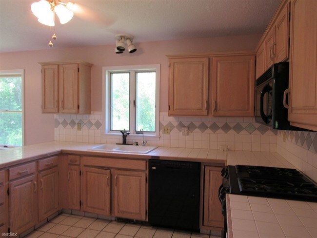 Building Photo - 4 br, 2.5 bath House - 9450 Consumers Dr