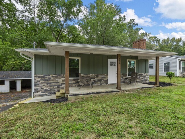 Building Photo - Freshly Remodeled 3 Bedroom, 2 Bath Home, ...