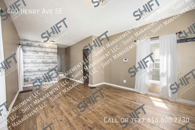 Foto del edificio - 440 Henry Ave SE