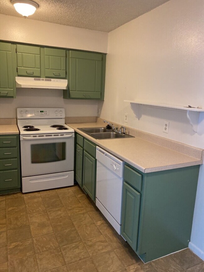 Building Photo - 5300 E Cherry Creek S Dr