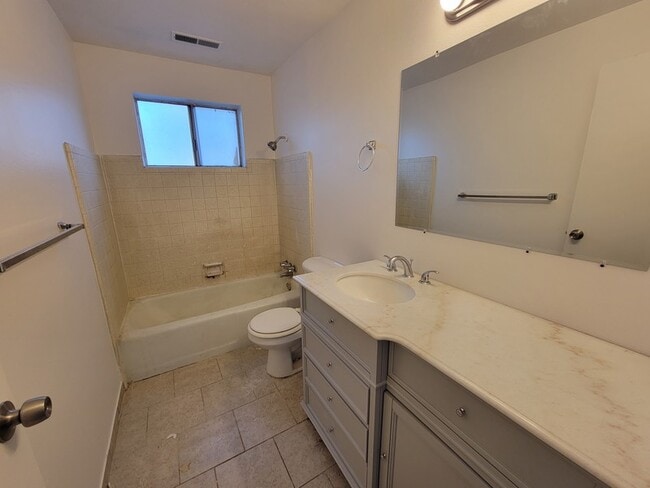 Building Photo - 31 E 1100 S