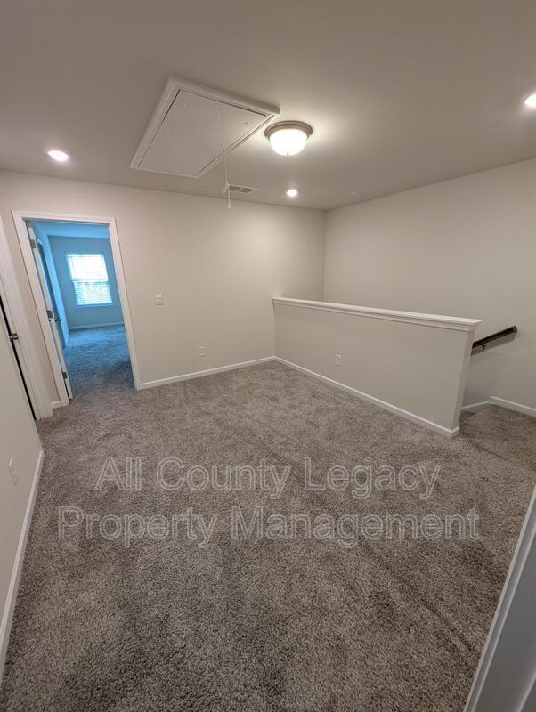 Building Photo - 5642 Plain Field Ln