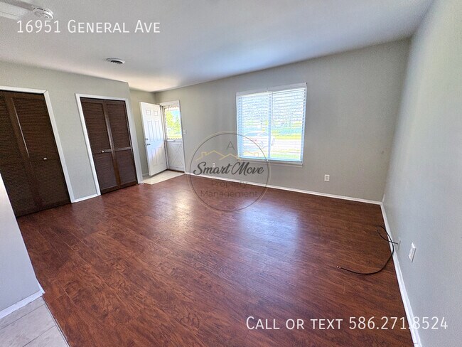 Foto del edificio - 16951 General Ave