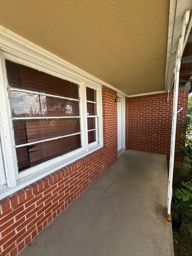 Building Photo - Located Avondale!!! 2/1 CH/A