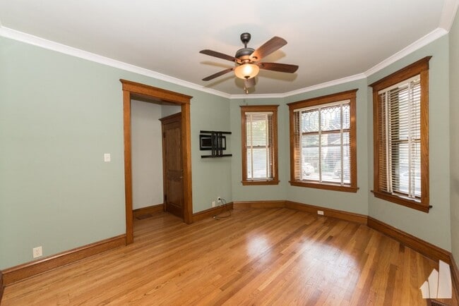 Building Photo - 3710 N Damen Ave
