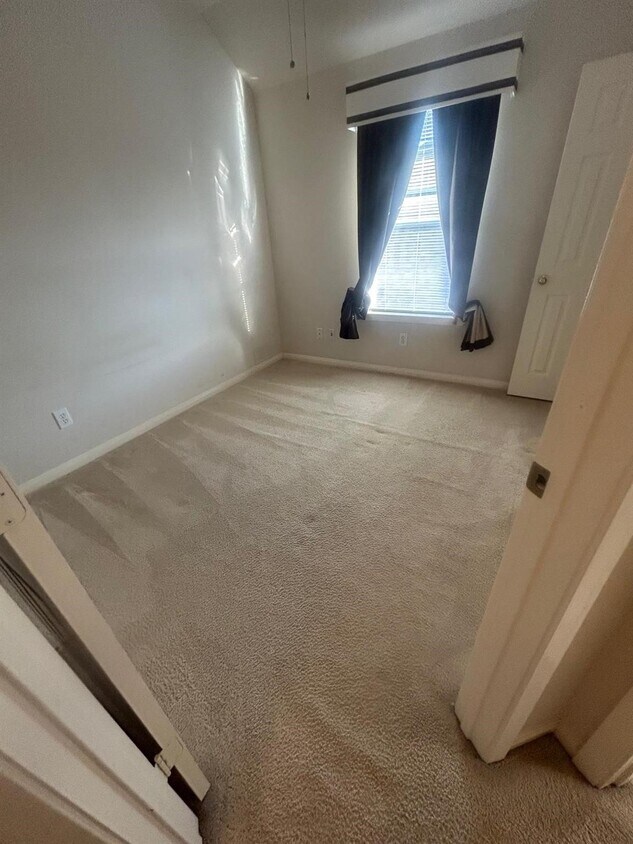 Foto del edificio - 6421 Austinville Dr