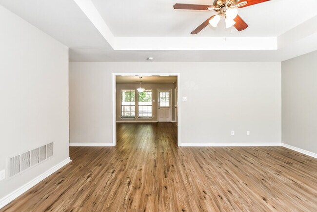 Foto del edificio - 703 N Alamo Rd
