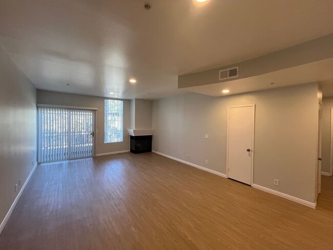Interior Photo - 16070 Sunset Blvd