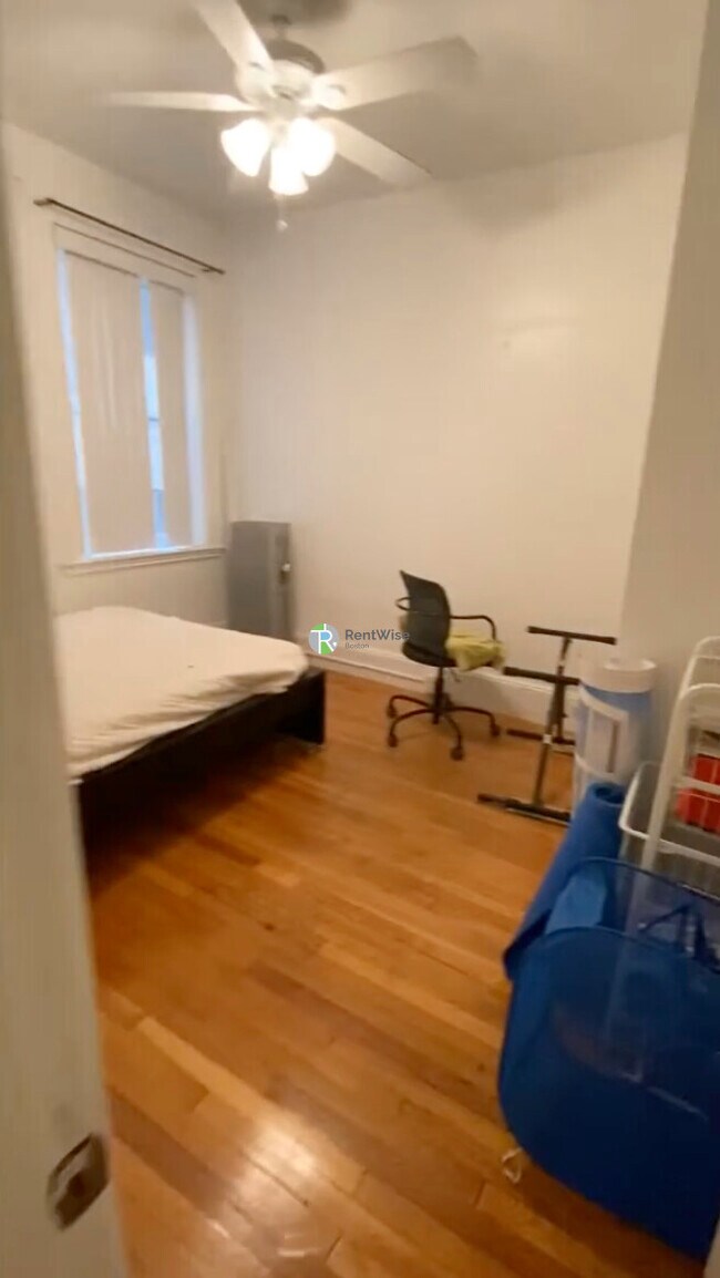 Building Photo - 26 Hemenway St