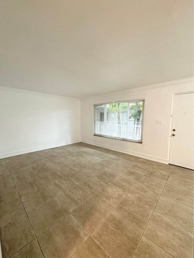 Building Photo - 1830 Maravilla Ave