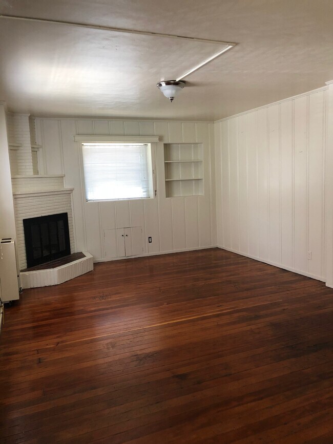 Building Photo - 1306 N Mansfield Ave