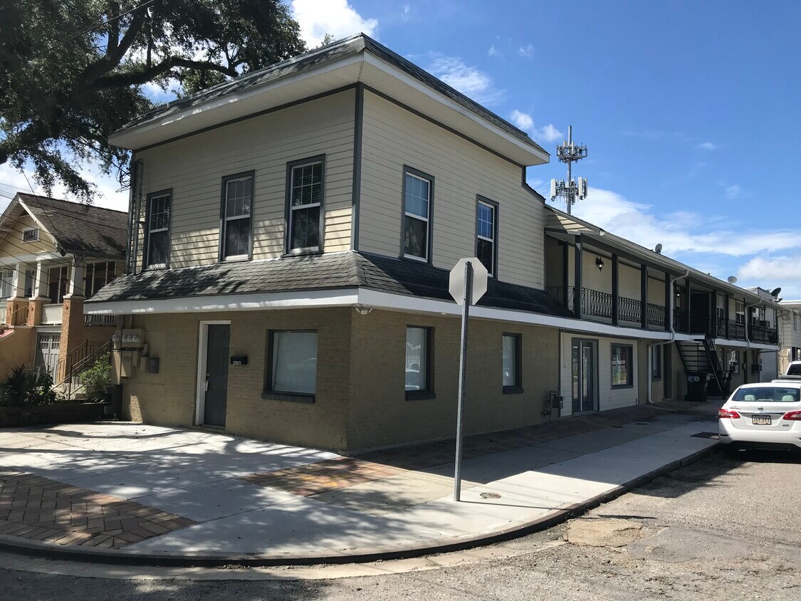 Building - 4840 Banks St