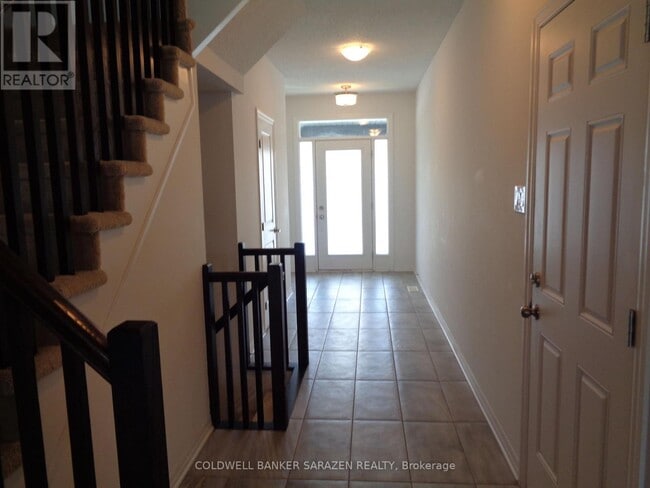 Building Photo - 144 Hawkshaw Cres