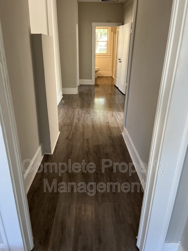 Building Photo - 1621 Woodland Ave SW