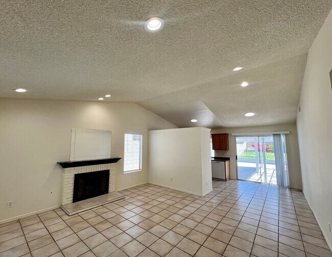 Foto del edificio - Available Now! 3 Bedroom, 2 bathroom home ...