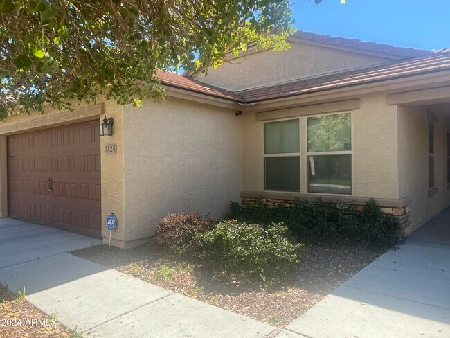 Building Photo - 2125 E Campo Bello Dr