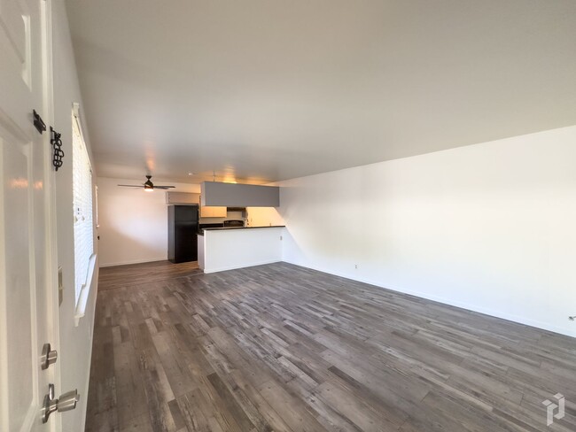 Building Photo - Beautifully Updated Condo! MOVE IN SPECIAL...