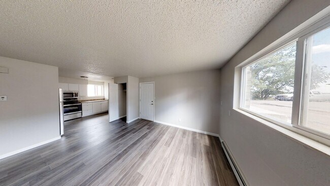 Building Photo - 2925 Straus Ln