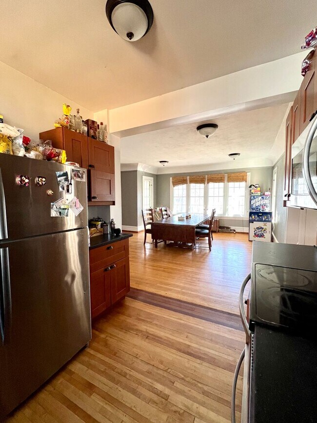 Foto del edificio - AVAILABLE JUNE - Charming 4 Bed 1.5 Bath Home