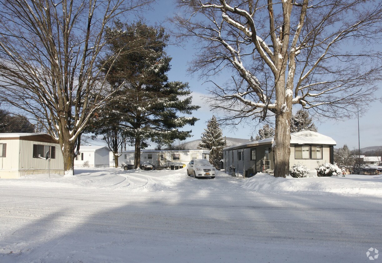 Primary Photo - 1-121 Green Acre Dr