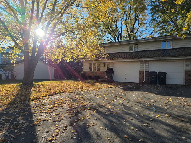 Foto del edificio - 624-626 Crestview Drive