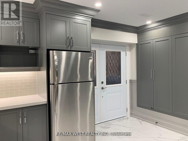 Photo du bâtiment - 1495 King St W