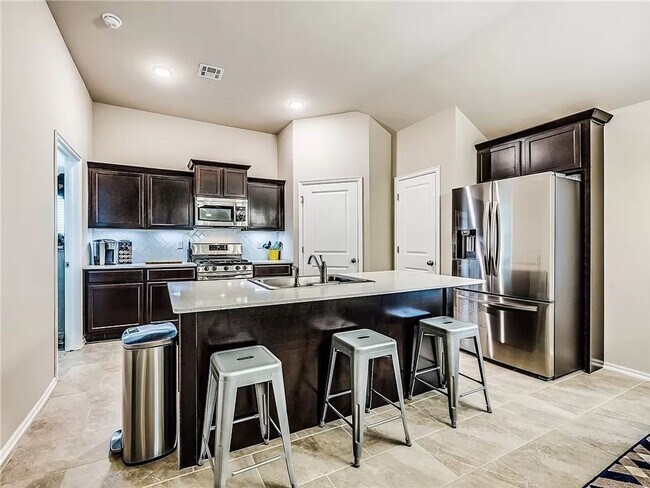 Foto del edificio - 4628 Crystal Clear Ln