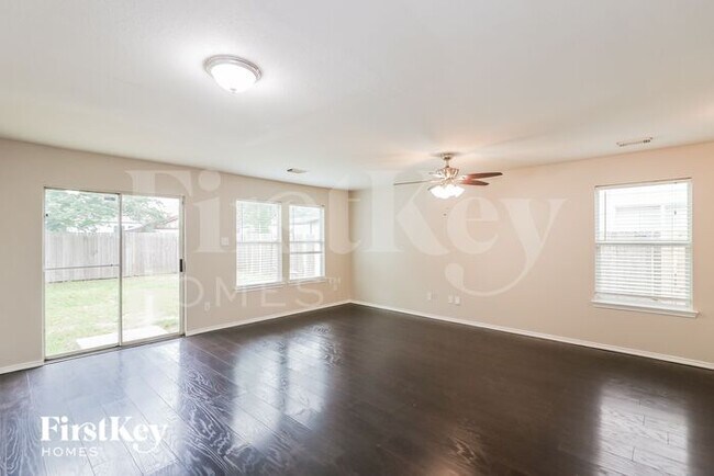 Foto del edificio - 7311 Rising Brook Drive