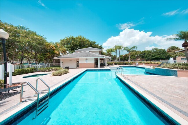 Building Photo - 9833 Westview Dr