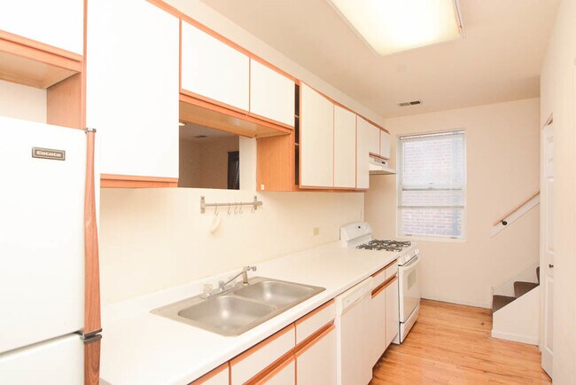 Foto del edificio - 2823 N Lincoln Ave