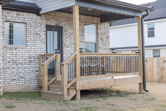 Building Photo - 4 Bedroom 2.5 Bath 2234 SQ Ft