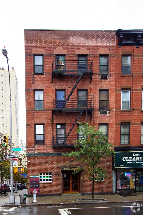 Building Photo - 400 E 88th St