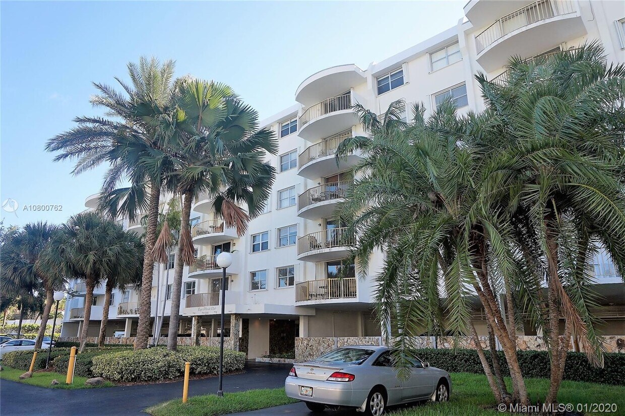 Primary Photo - 210 Seaview Dr