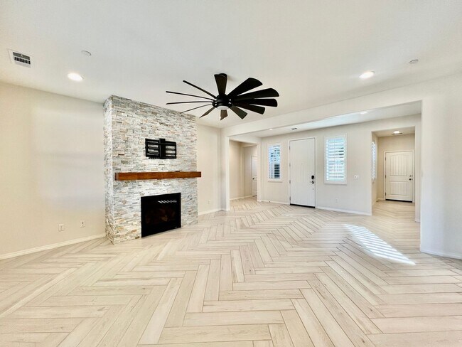 Foto del edificio - AVAILABLE NOW!! STUNNING 4 Bed/ 3.5 Bath POOL HOME in La Quinta!