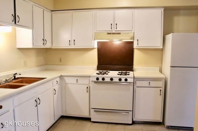 Building Photo - 2 br, 1 bath House - 4 Clint Court A