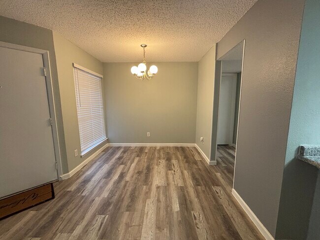 Foto del edificio - 12482 Abrams Rd