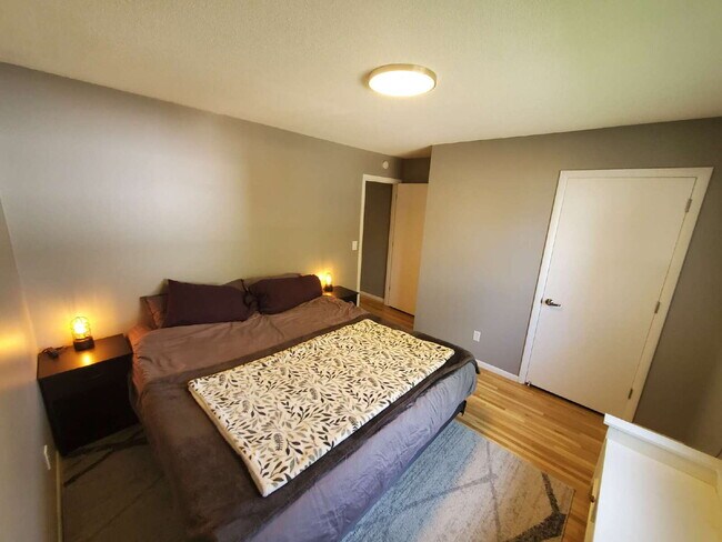 Foto del edificio - 4 bed 2 bath Comfortable and spacious single-family house, in NE Minneapolis